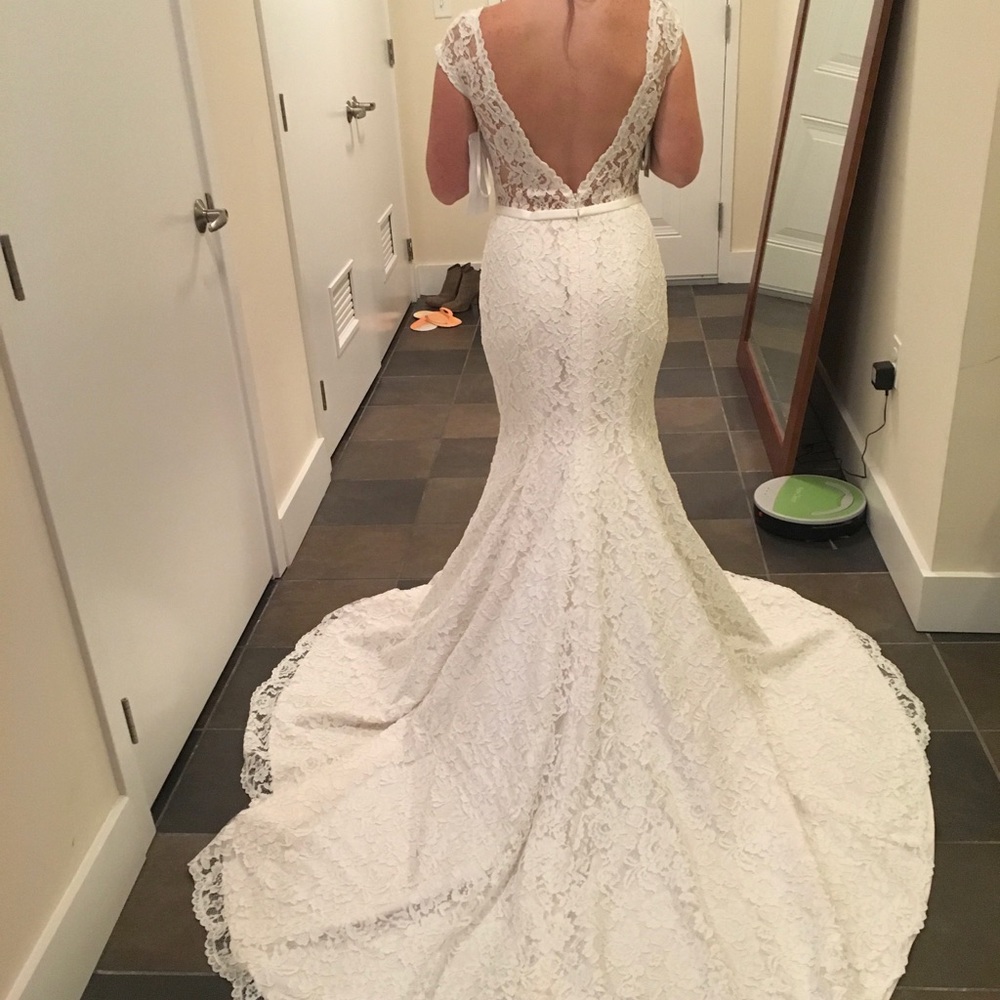 Wedding dress BRAND NEW NEVER WORN!